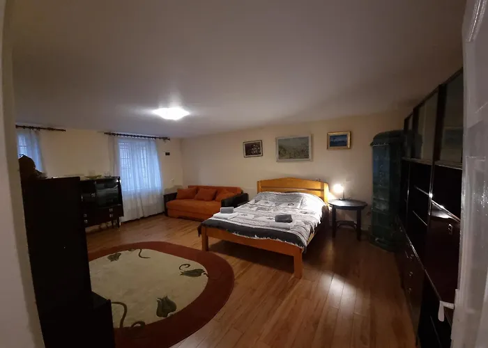 R Castle - 2 Room
