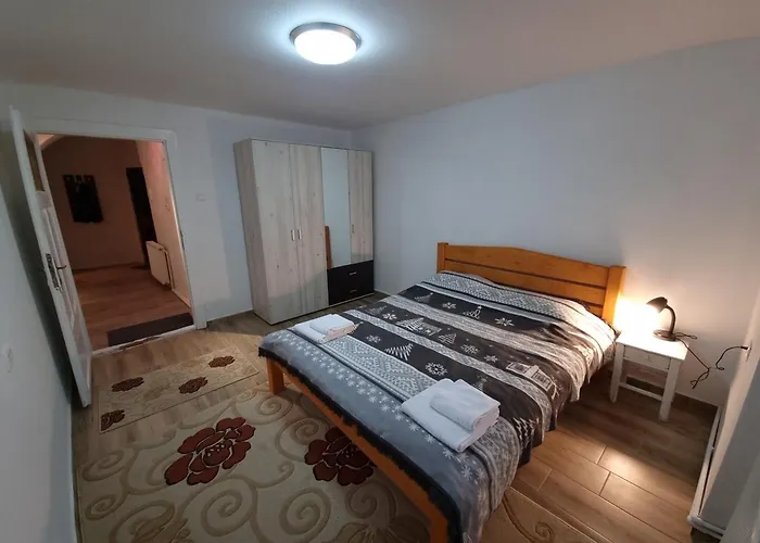 R Castle - 2 Room